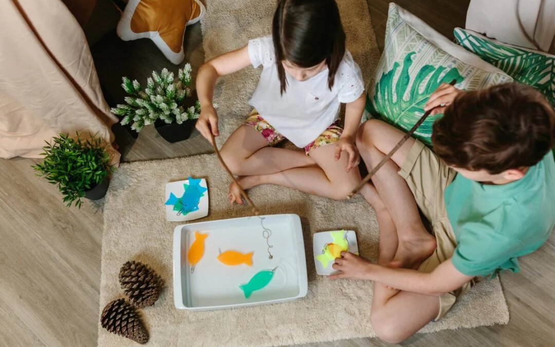 Jeux sensoriels Montessori à la maison : idées quotidiennes pour les bébés, les tout-petits et les enfants d&rsquo;âge préscolaire